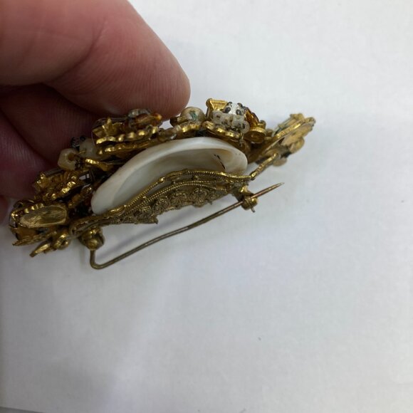 Vtg early MIRIAM HASKELL ? RARE filigree brass shell mother of pearl brooch - Picture 4 of 4